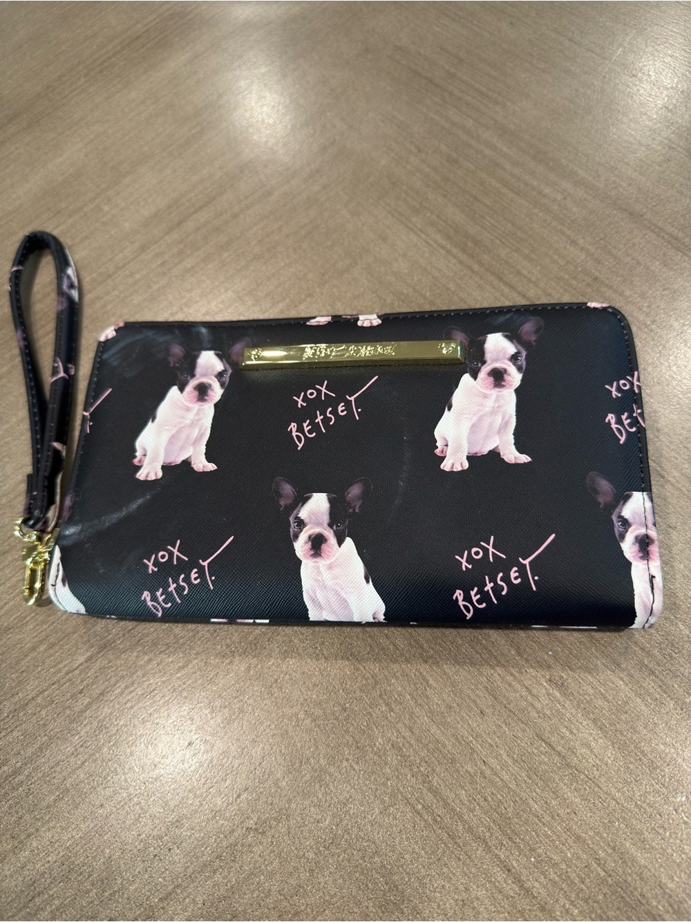 Betsey Johnson French Bull Dog Wristlet Wallet Gold Logo Bar removable strap